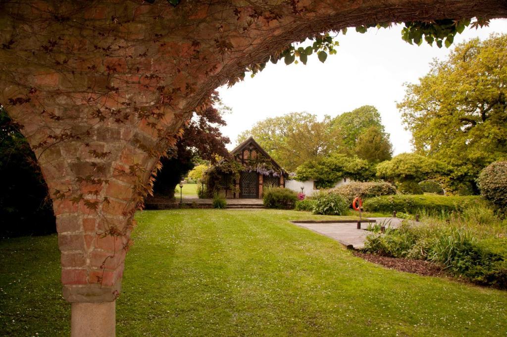 Ghyll Manor Country Hotel Horsham Exterior photo